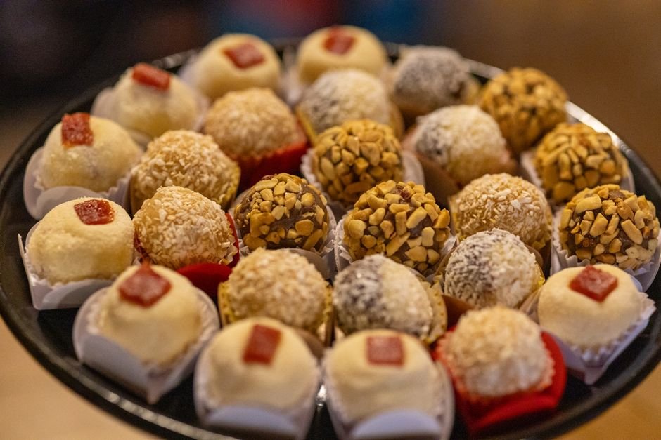 Brigadeiro branco e beijinho