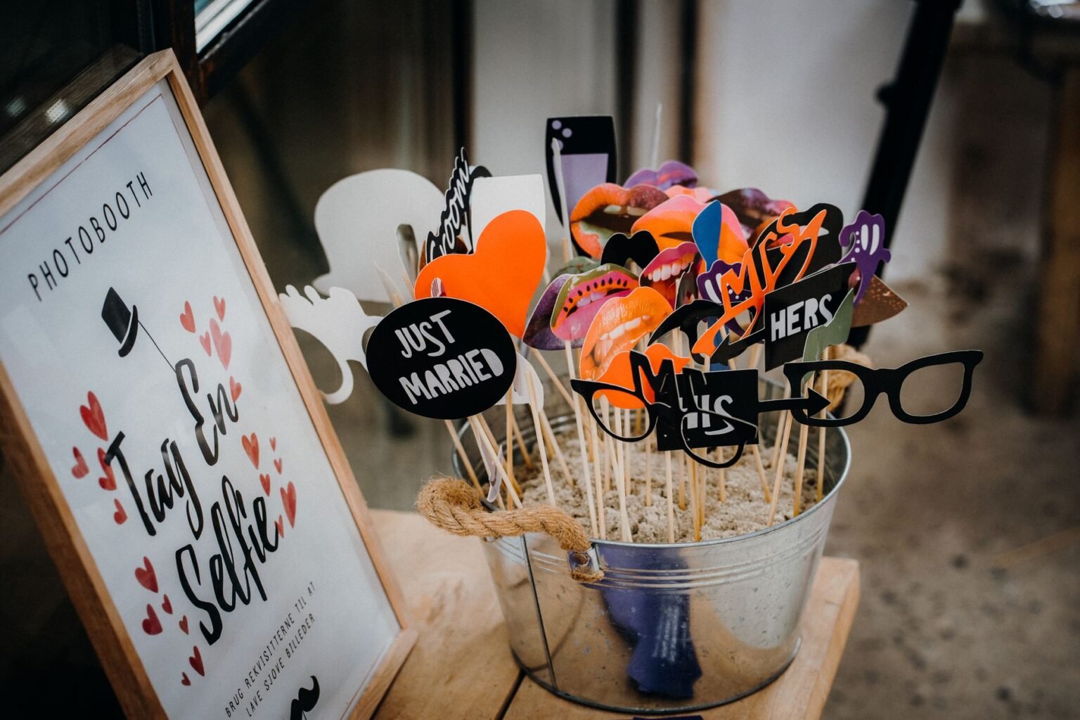 Cabine de fotos no casamento: 7 ideias para animar a festa