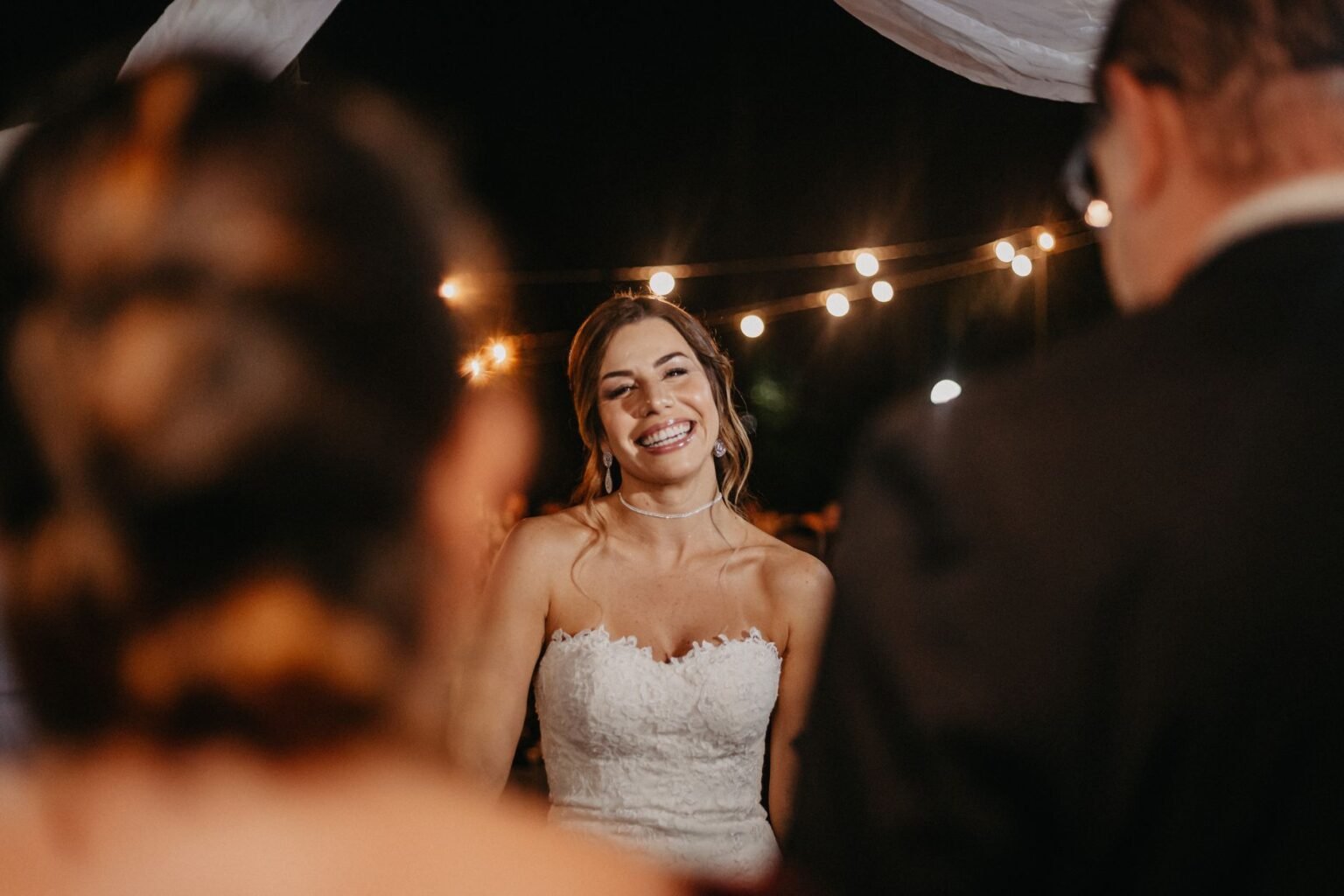 Casamento à noite: o que muda na decoração, no traje e no menu
