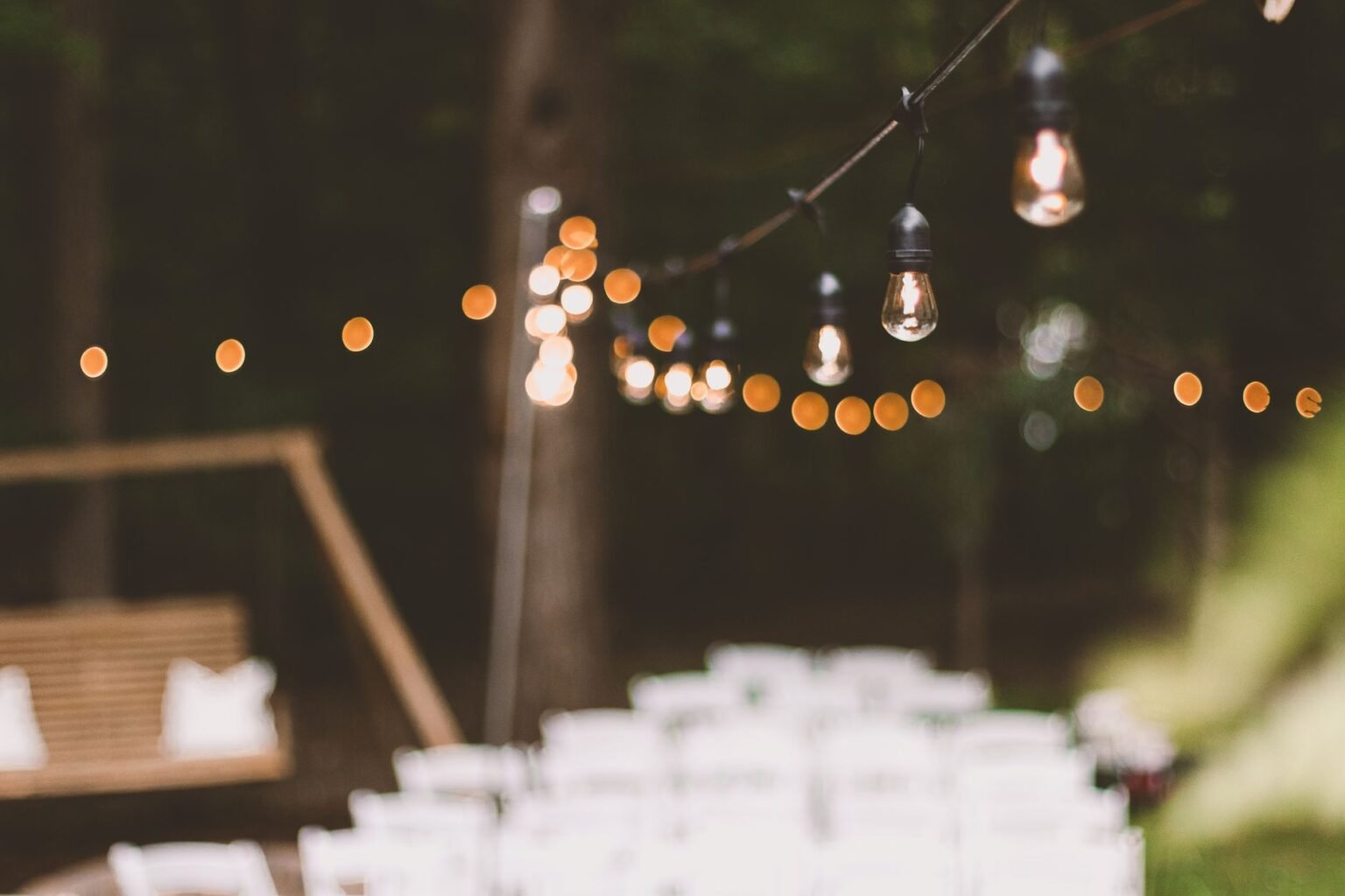 Casamento em casa: como transformar o quintal da família em cenário de festa