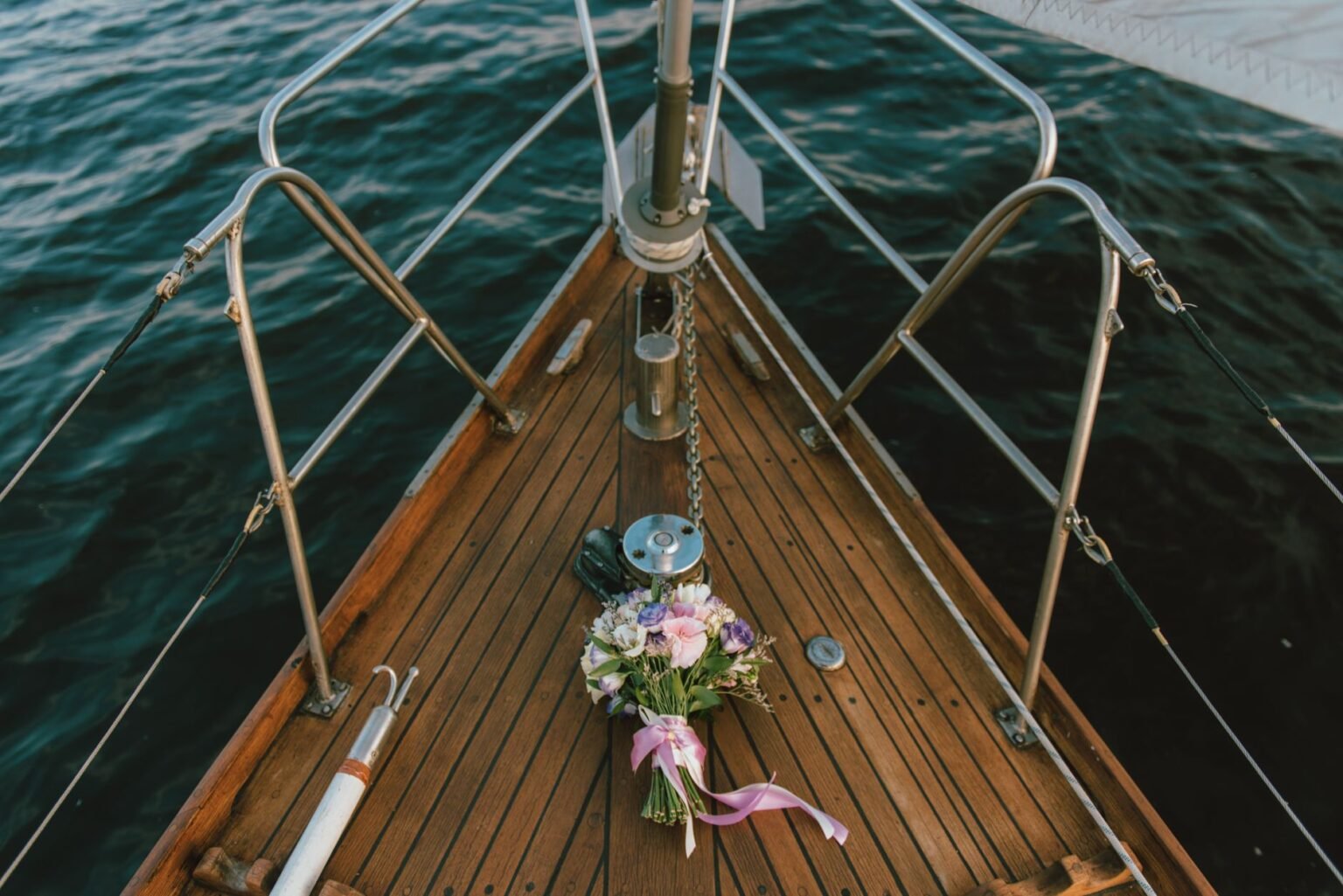 Casamento em iate: como planejar o sim com o mar de fundo