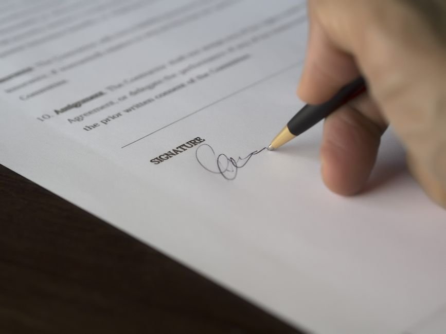 Leia o contrato com atenção