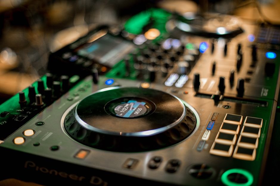O que o DJ entrega de diferente