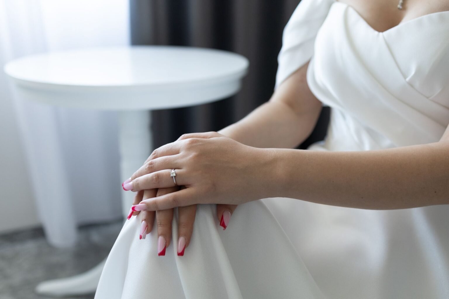 Unhas da Noiva: Tendências e Como Escolher o Esmalte Certo