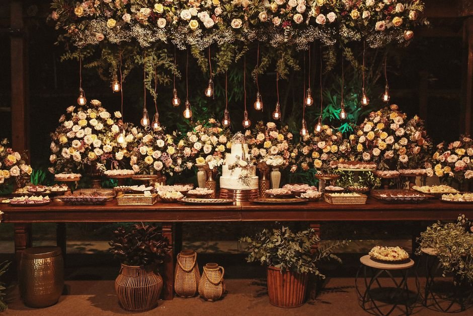4. Centro de mesa com velas