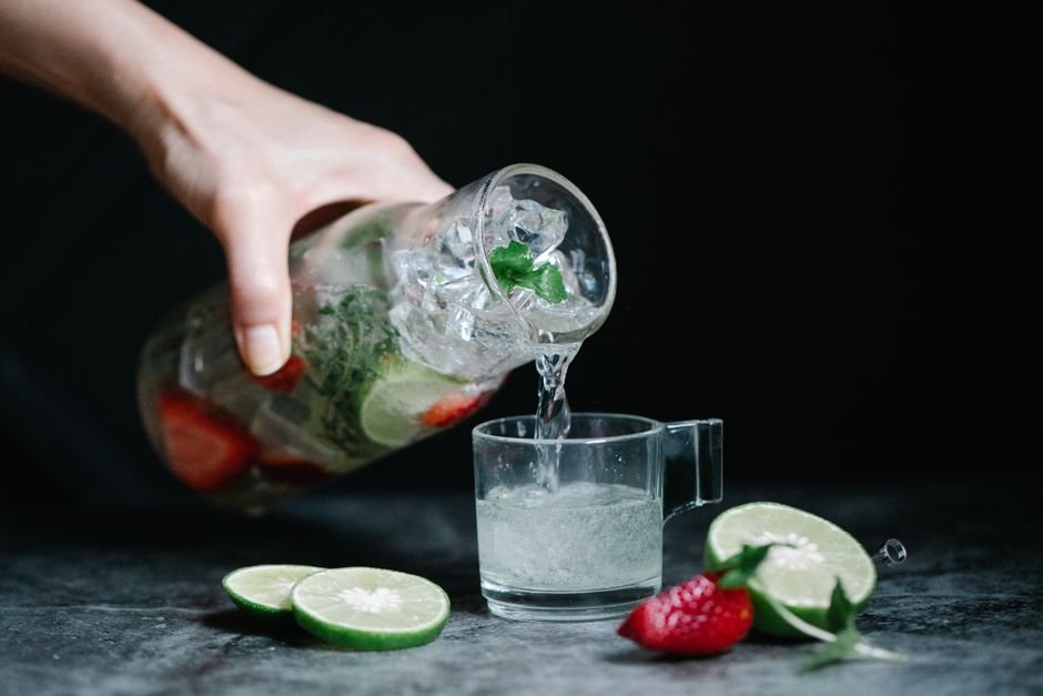 Água aromatizada com frutas vermelhas