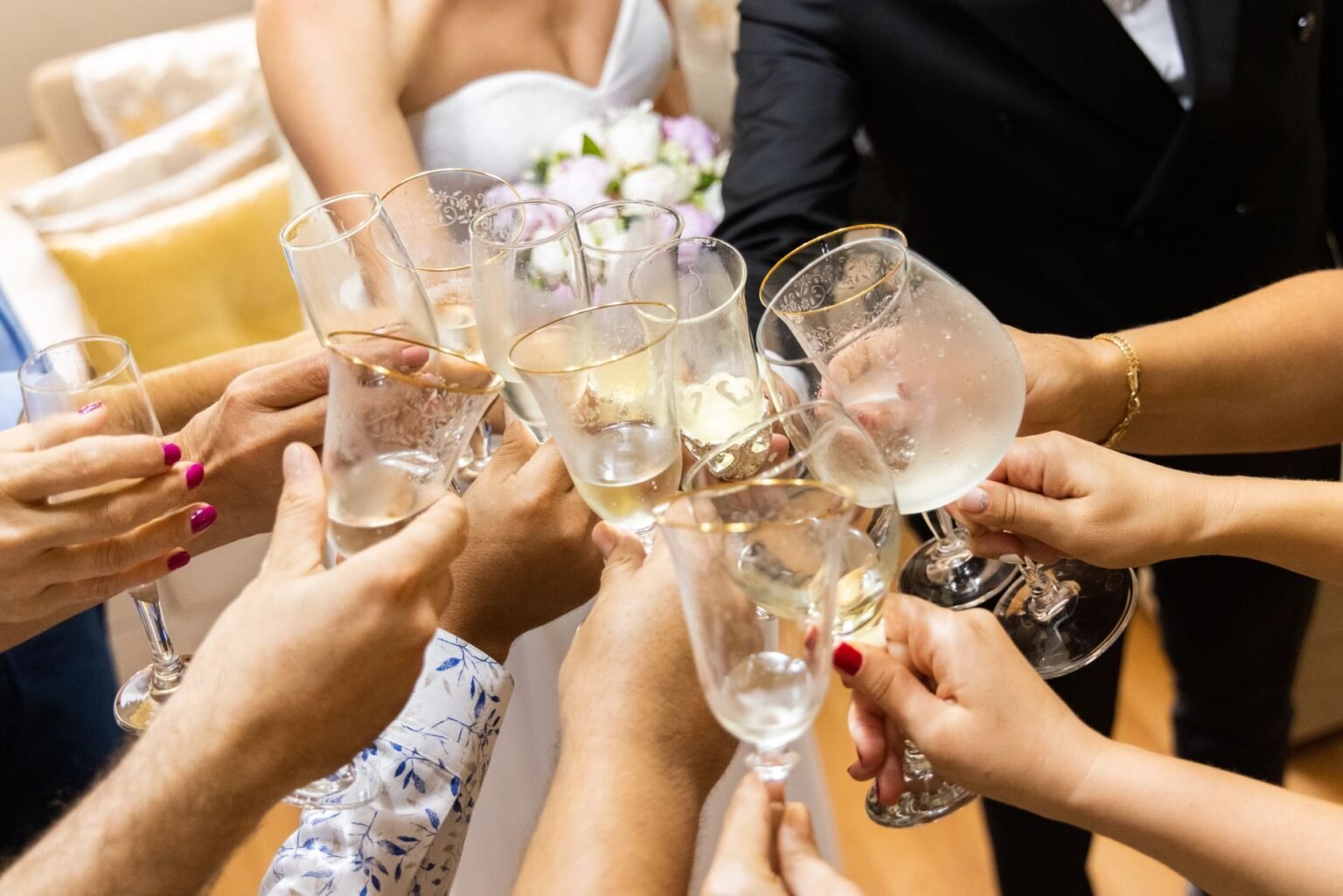 Brinde de casamento: frases prontas para emocionar os convidados