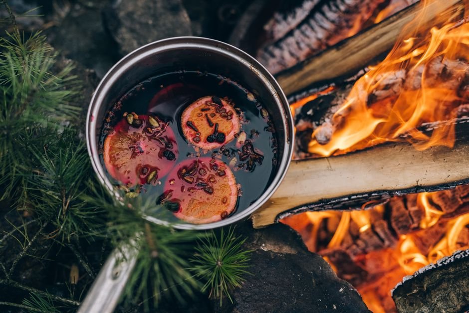 Chocolate quente e vinho para noites frias