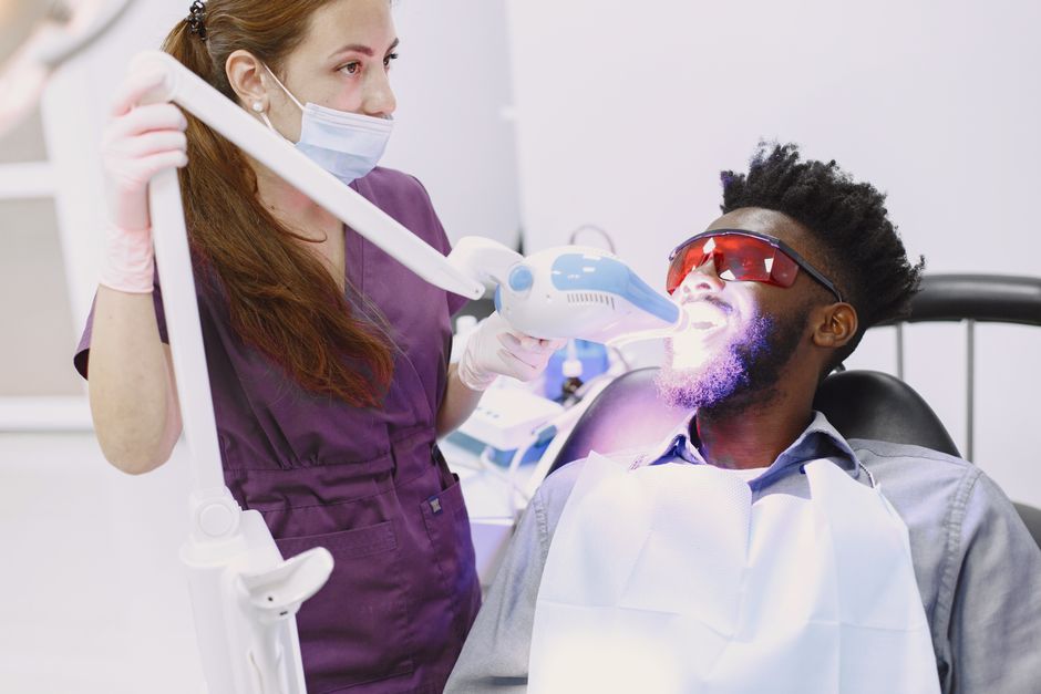 Clareamento a laser no consultório