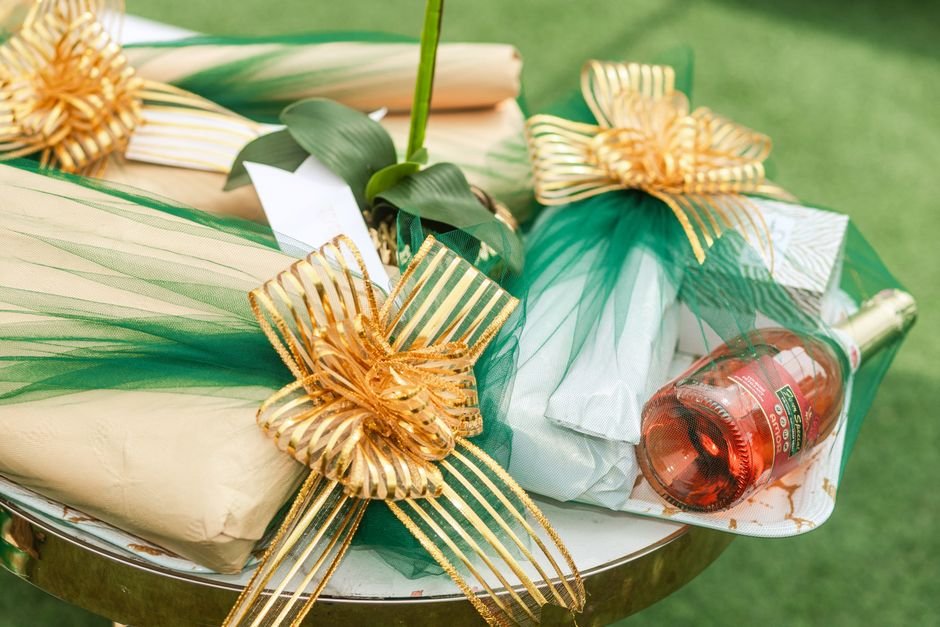 Embalagem com a cor do casamento