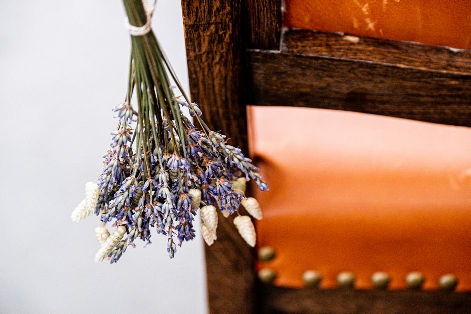 Lavanda com eucalipto e folhagens secas