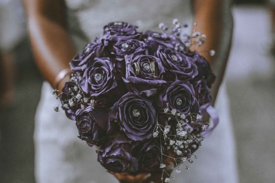 Lavanda com rosas brancas
