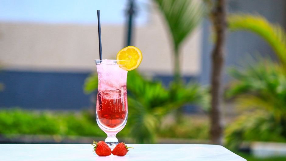Limonada rosa com especiarias