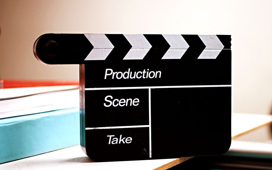 Placas de sinalização estilo set de filmagem