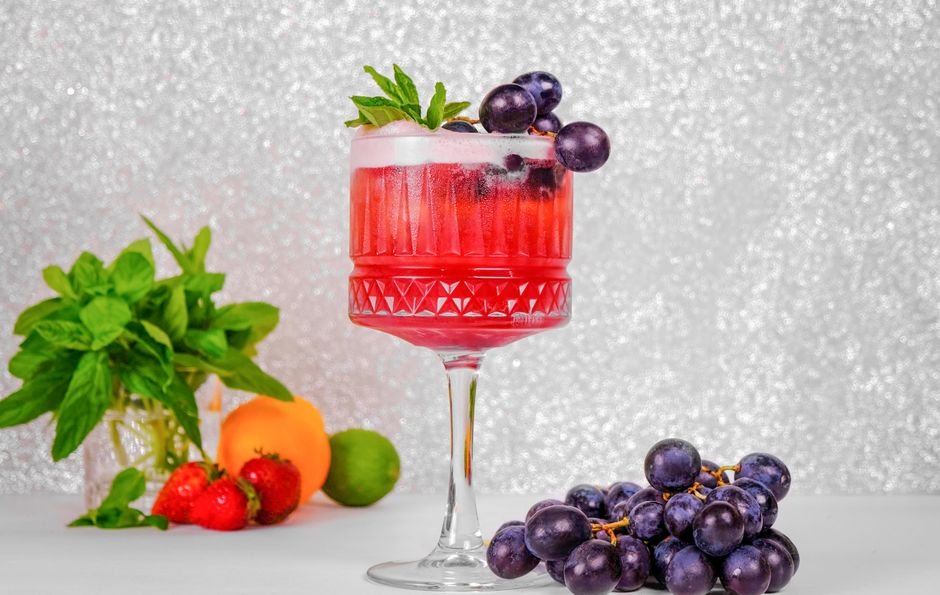 Spritz de uva com hortelã