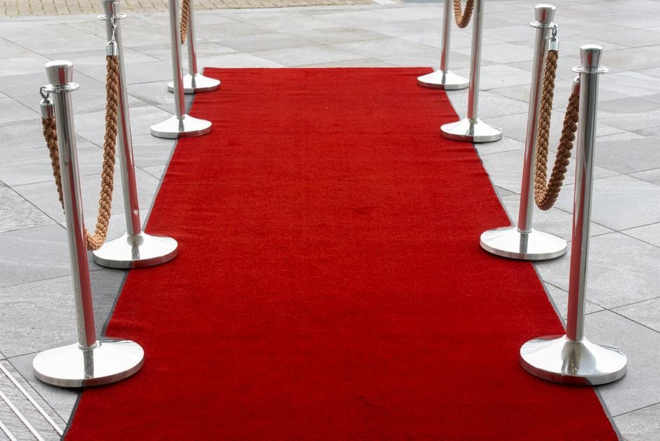 Tapete vermelho na entrada