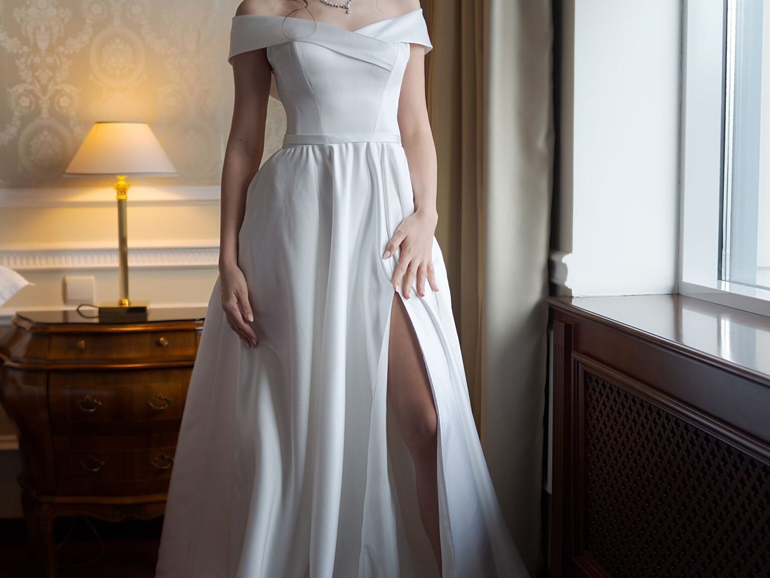 Vestido de Noiva com Fenda: 6 Inspirações Sensuais e Elegantes
